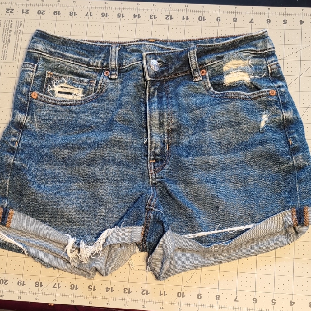 American Eagle Crossover Mom Short Size 6